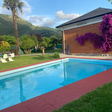 Casa La Choza, Con Piscina En La Playa De Orinon