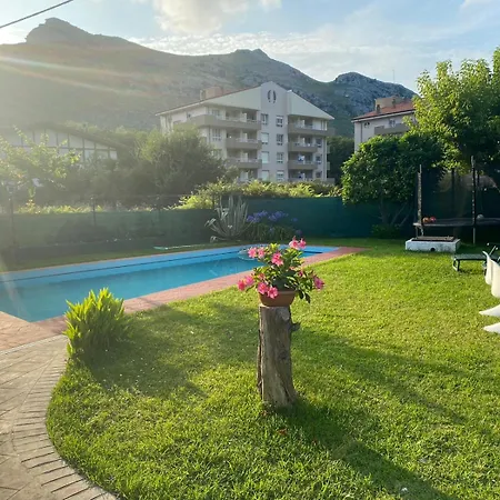Casa La Choza, Con Piscina En La Playa De * Orinon
