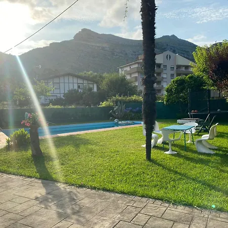 Casa La Choza, Con Piscina En La Playa De Orinon