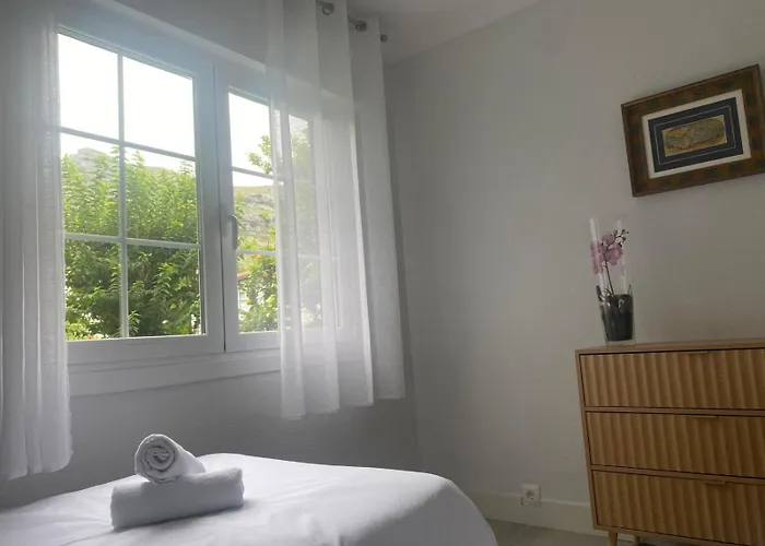 Casa La Choza, Con Piscina En La Playa De * Orinon