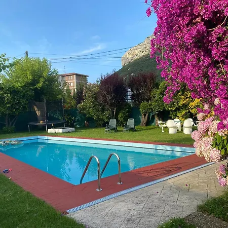 Дом отдыха Casa La Choza, Con Piscina En La Playa De