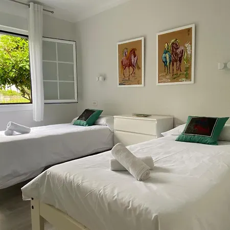Сasa de vacaciones Casa La Choza, Con Piscina En La Playa De *